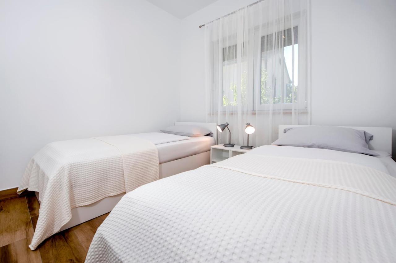 Apartmani Brajkovic Ровинь Экстерьер фото